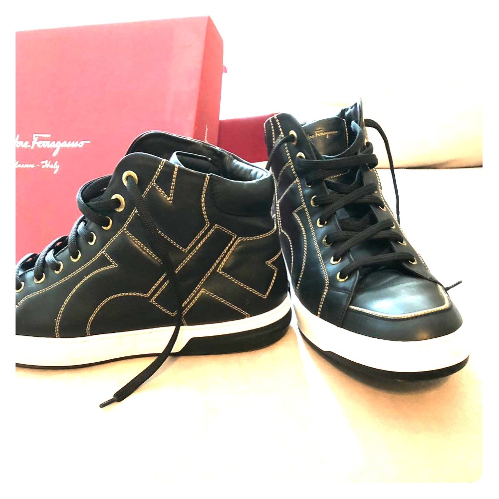 Barely worn Authentic salvatore ferragamo shoes